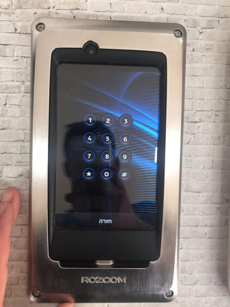 עבודה של התקנת אינטרקום​