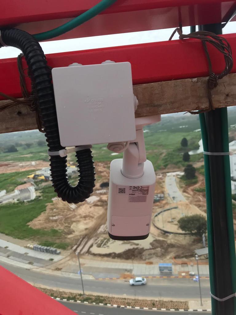 התקנת מצלמת אבטחה בגובה